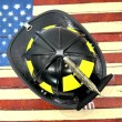 Vue du dessus d'un casque de pompier américain